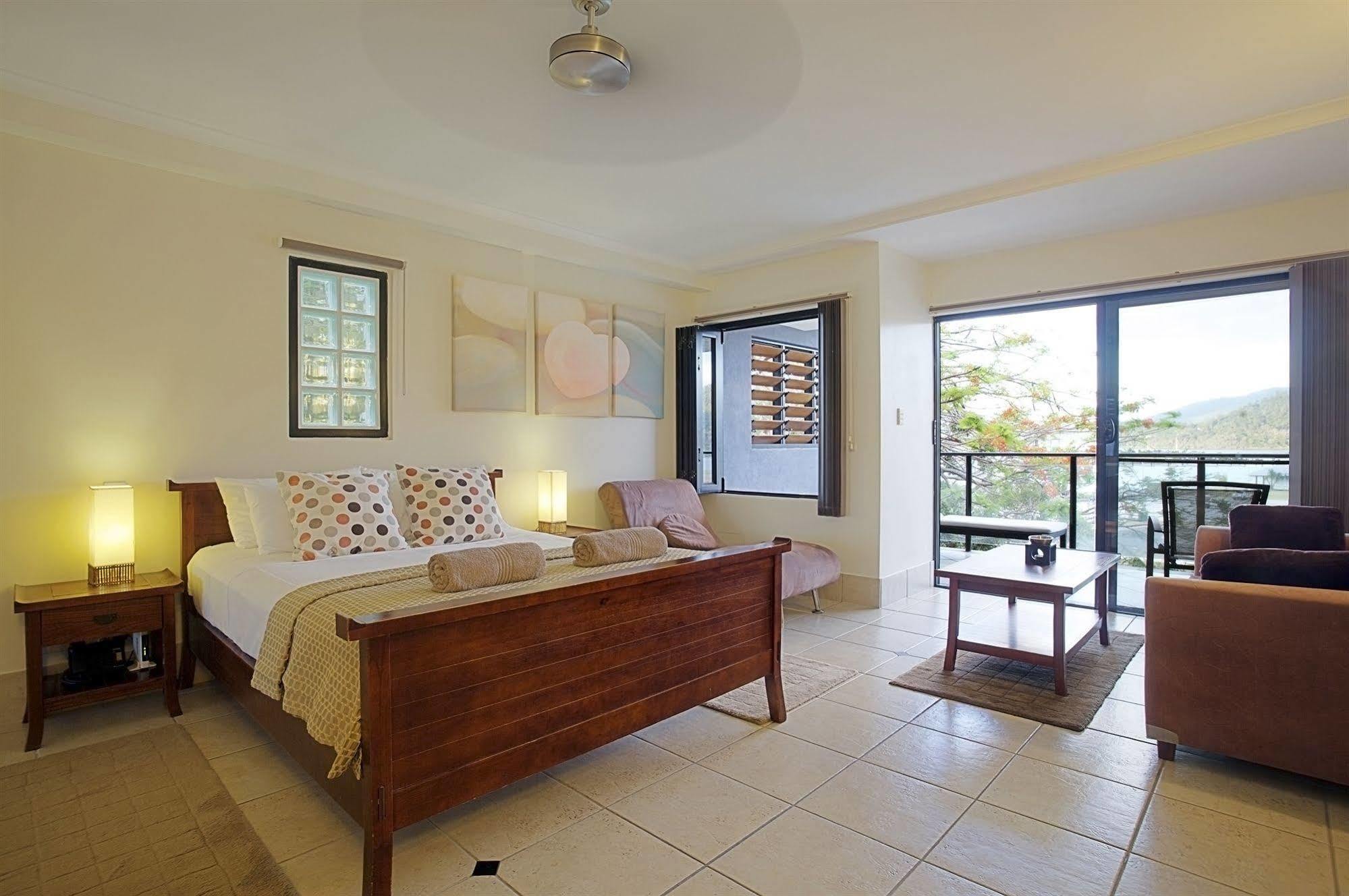 At Waterfront Whitsunday Retreat - Adults Only Aparthotel Airlie Beach Exterior photo
